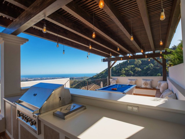 4 Bedrooms Villa in Benahavís
