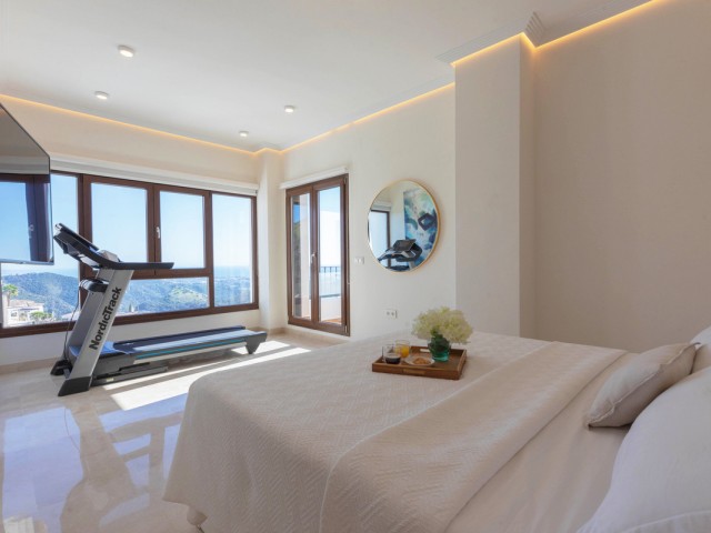 4 Bedrooms Villa in Benahavís