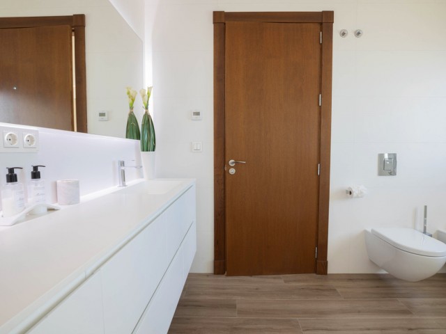 4 Bedrooms Villa in Benahavís