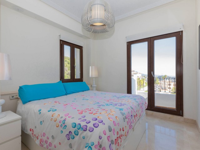 4 Bedrooms Villa in Benahavís