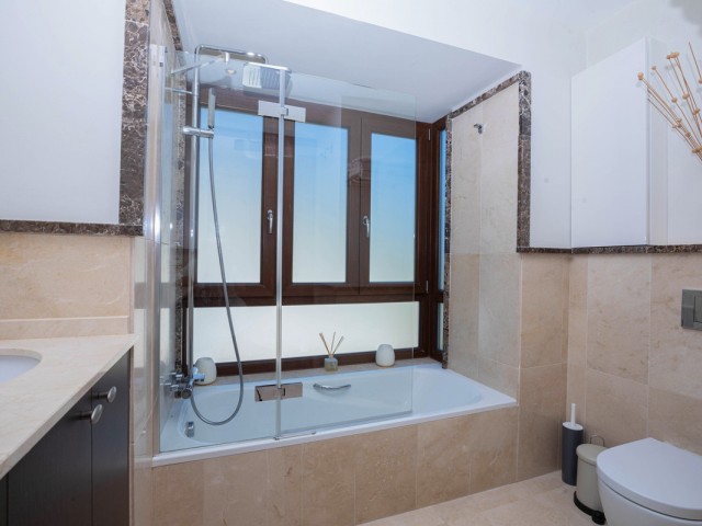 4 Bedrooms Villa in Benahavís