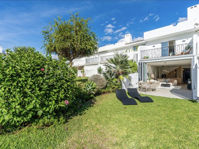 4 Bedrooms Townhouse in Nueva Andalucía