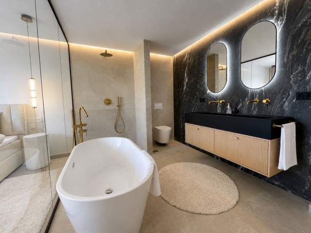 4 Bedrooms Townhouse in Nueva Andalucía