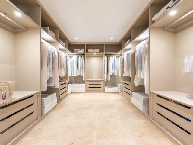 Villa avec 5 Chambres  à Marbella