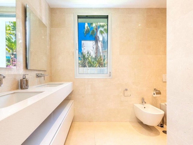 Villa avec 5 Chambres  à Marbella