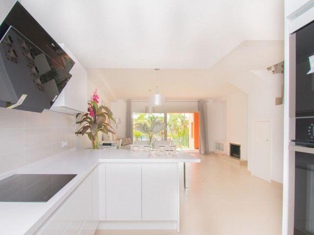 3 Bedrooms Townhouse in Benahavís