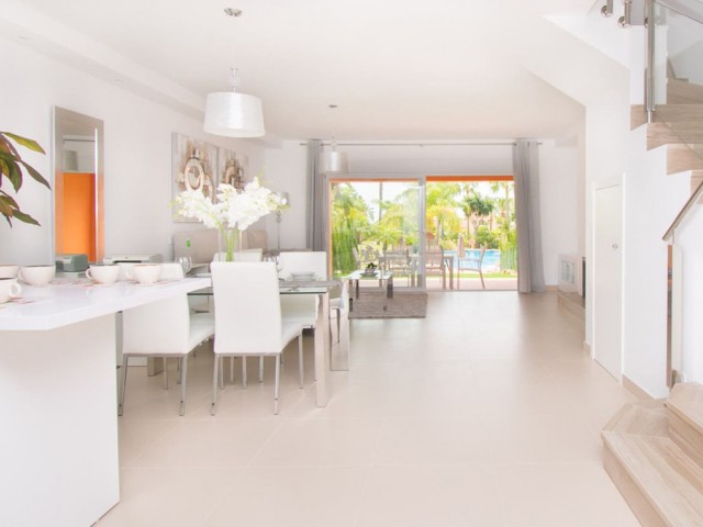 3 Bedrooms Townhouse in Benahavís