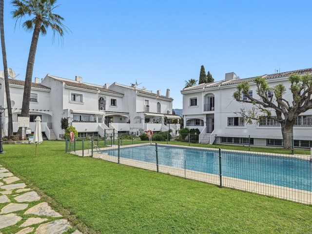 4 Bedrooms Townhouse in Nueva Andalucía