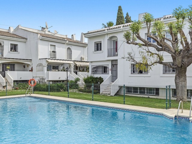 4 Bedrooms Townhouse in Nueva Andalucía