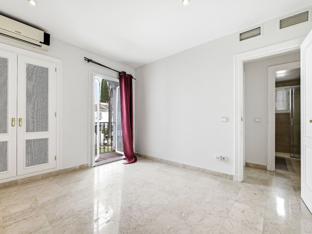 4 Bedrooms Townhouse in Nueva Andalucía