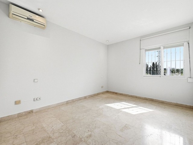 4 Bedrooms Townhouse in Nueva Andalucía