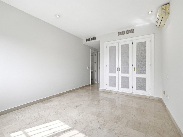 4 Bedrooms Townhouse in Nueva Andalucía