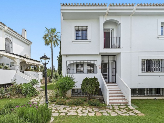 4 Bedrooms Townhouse in Nueva Andalucía