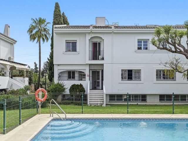 4 Bedrooms Townhouse in Nueva Andalucía