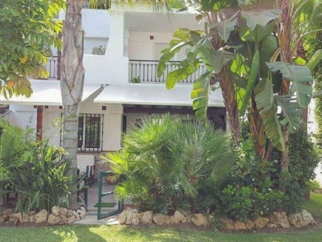 4 Bedrooms Townhouse in Nueva Andalucía