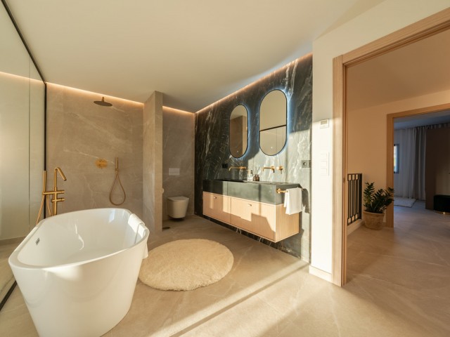 4 Bedrooms Townhouse in Nueva Andalucía