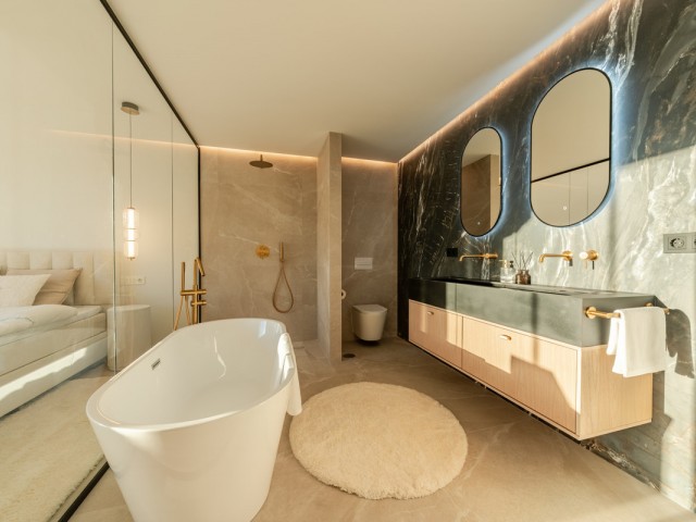 4 Bedrooms Townhouse in Nueva Andalucía
