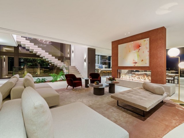 8 Bedrooms Villa in Benahavís