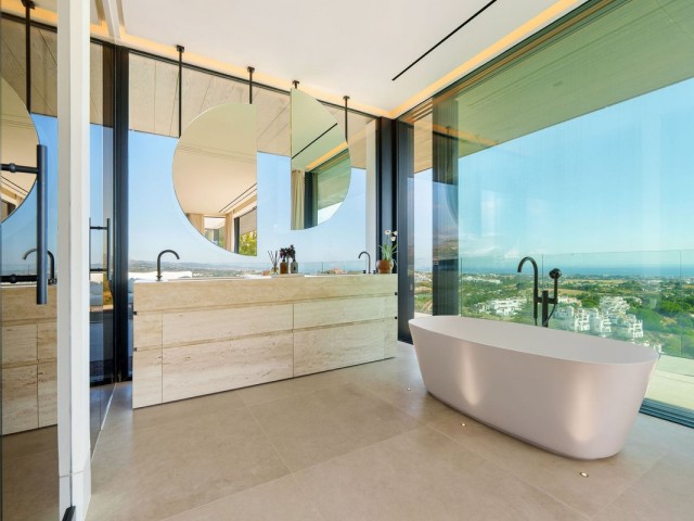 8 Bedrooms Villa in Benahavís