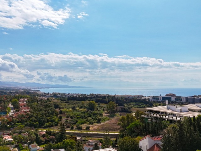 4 Bedrooms Apartment in Nueva Andalucía