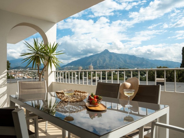 4 Bedrooms Apartment in Nueva Andalucía