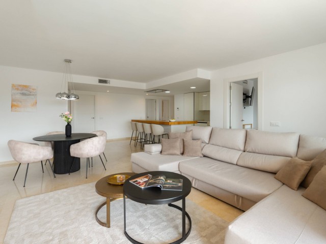4 Bedrooms Apartment in Nueva Andalucía