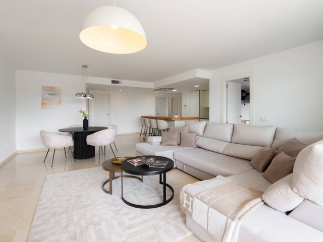 4 Bedrooms Apartment in Nueva Andalucía