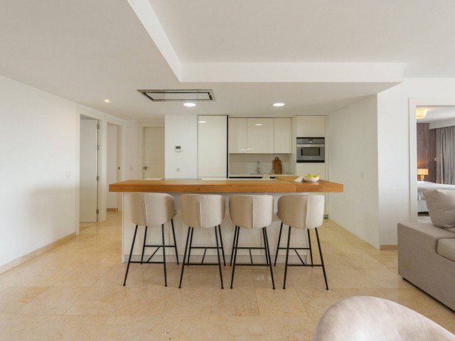 4 Bedrooms Apartment in Nueva Andalucía