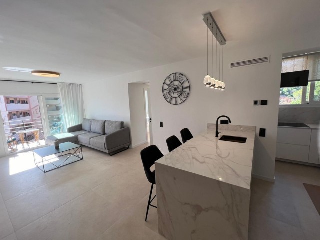 Apartamento con 2 Dormitorios  en Marbella