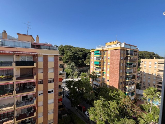 Apartamento con 2 Dormitorios  en Marbella
