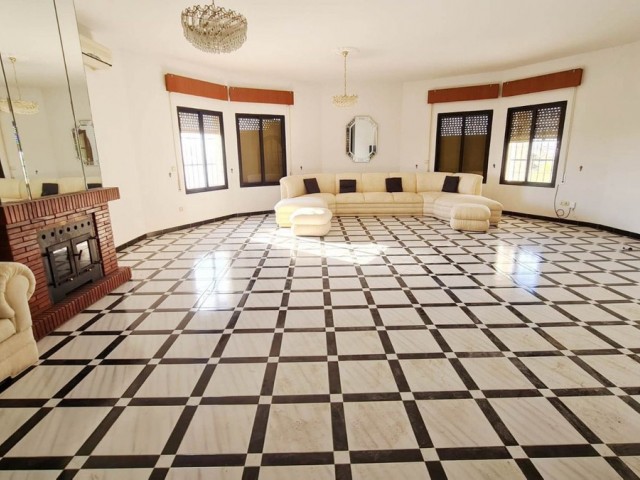 7 Schlafzimmer Villa in Benalmadena