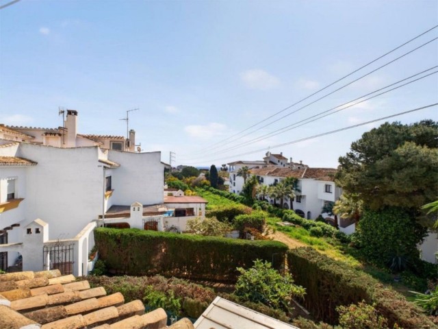 Maison mitoyenne avec 3 Chambres  à Calahonda