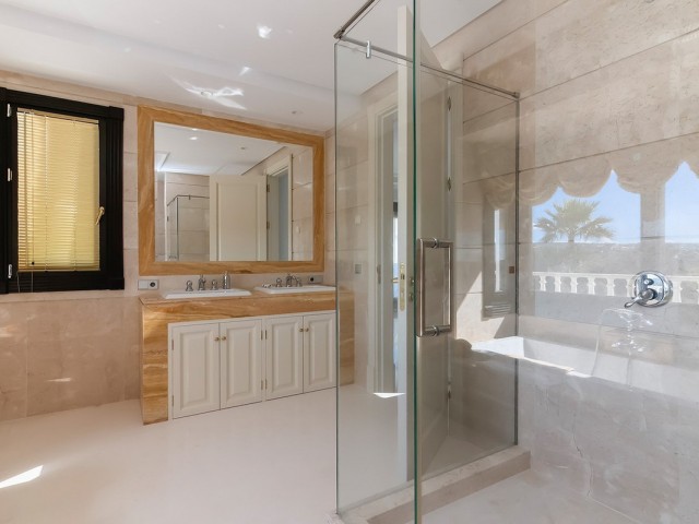 5 Bedrooms Villa in Sotogrande