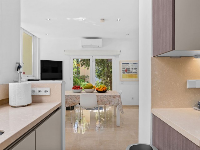 Apartamento con 5 Dormitorios  en Río Real