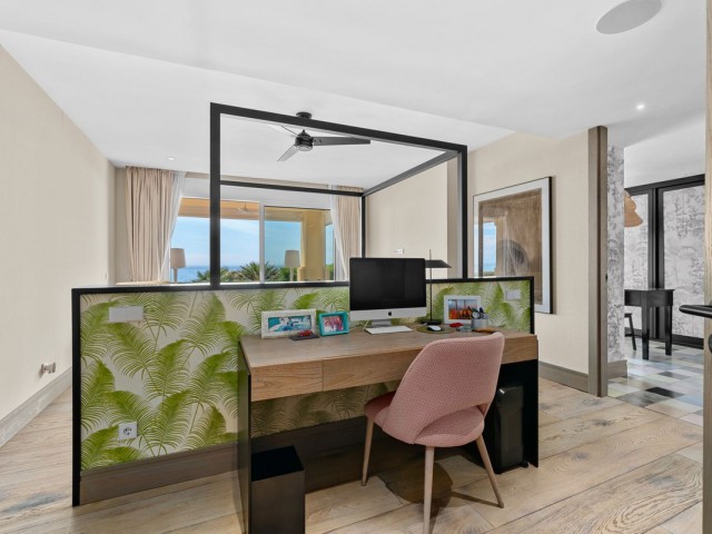 Apartamento con 5 Dormitorios  en Río Real