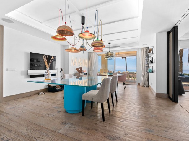 Apartamento con 5 Dormitorios  en Río Real