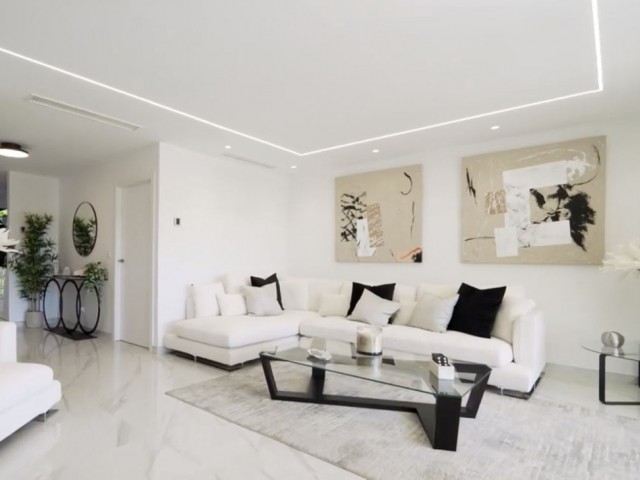 Apartamento con 3 Dormitorios  en Cabopino