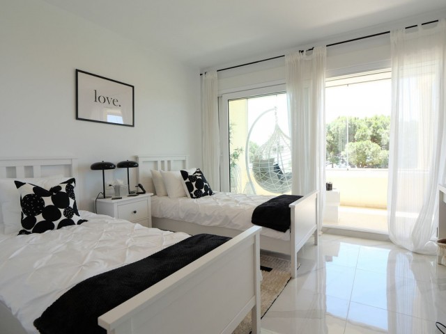 Apartamento con 3 Dormitorios  en Cabopino