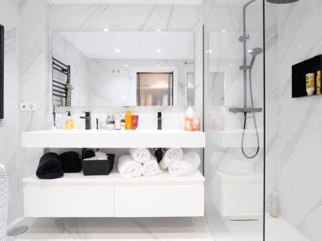 Apartamento con 3 Dormitorios  en Cabopino