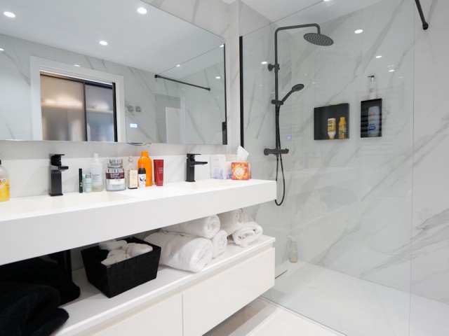 Apartamento con 3 Dormitorios  en Cabopino