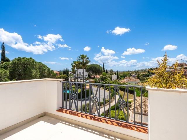 3 Bedrooms Apartment in Nueva Andalucía