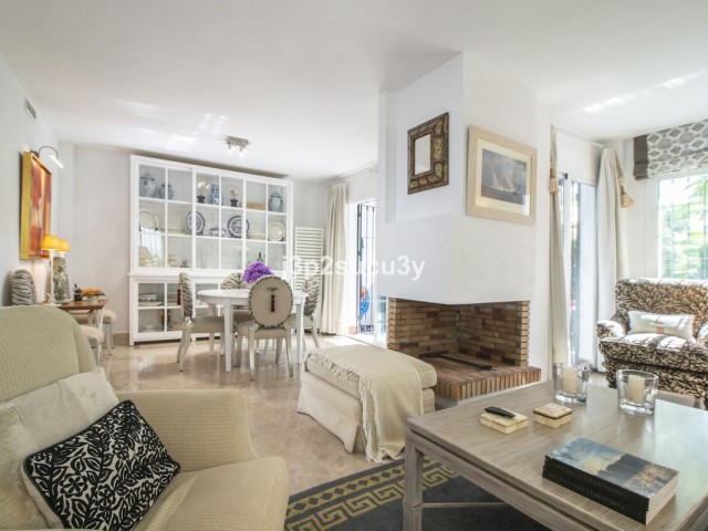 3 Bedrooms Townhouse in Nueva Andalucía