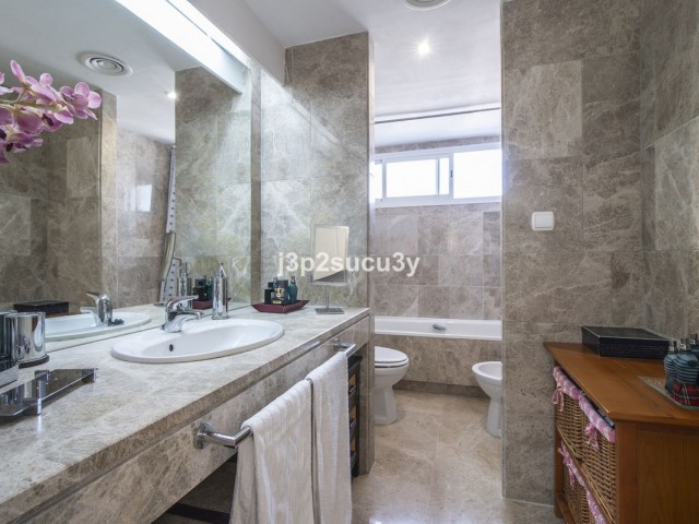 3 Bedrooms Townhouse in Nueva Andalucía