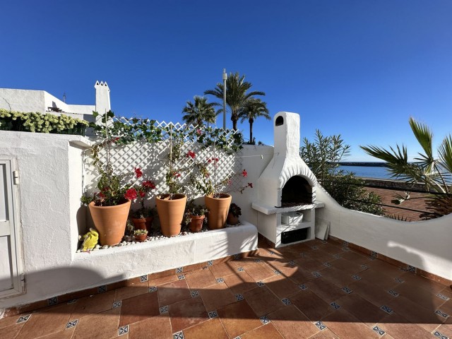 Maison mitoyenne avec 2 Chambres  à La Duquesa