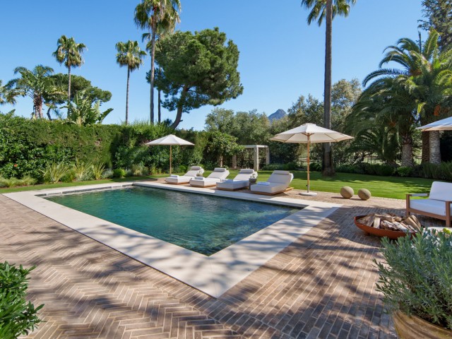 4 Bedrooms Villa in Nueva Andalucía