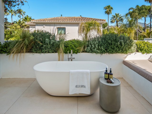 4 Bedrooms Villa in Nueva Andalucía