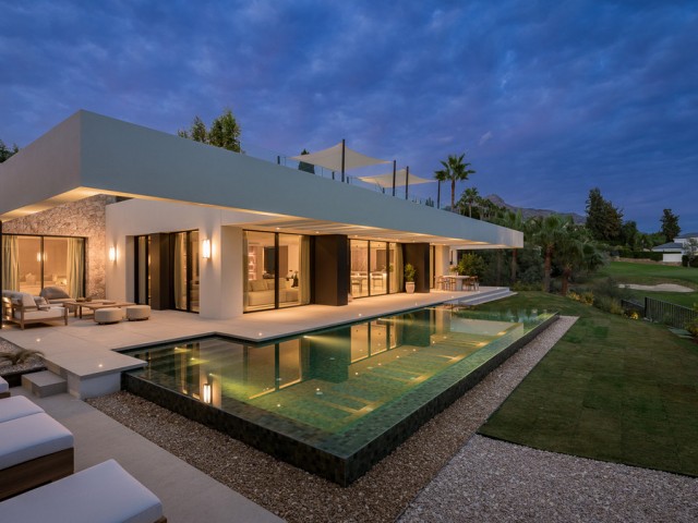 4 Bedrooms Villa in Nueva Andalucía
