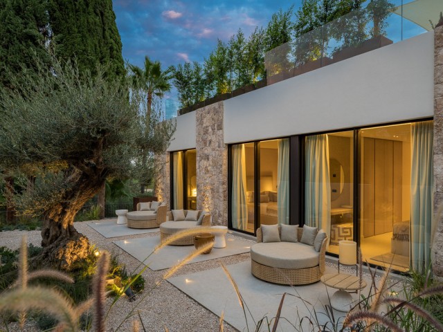 4 Bedrooms Villa in Nueva Andalucía