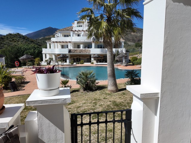 2 Bedrooms Apartment in Nueva Andalucía