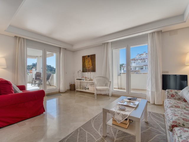 2 Bedrooms Apartment in Nueva Andalucía